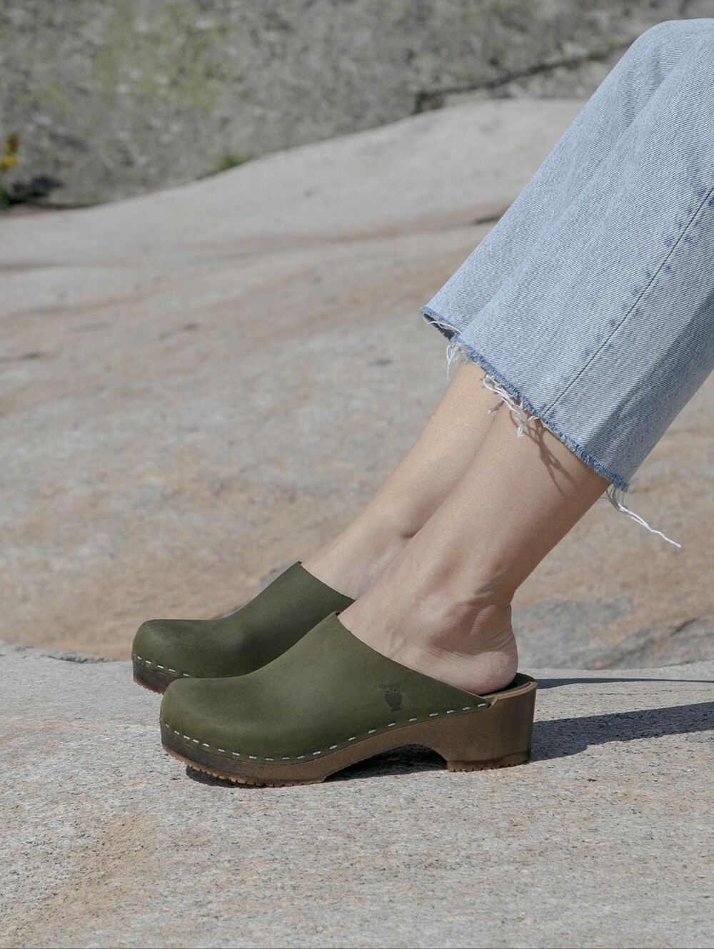 Ecco 39 Suede Slip On Clogs Mules Low Heel Shoes 8-8.5 Like New